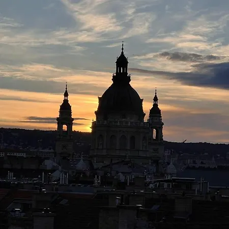 Rooftop With Private Jacuzzi Apartman